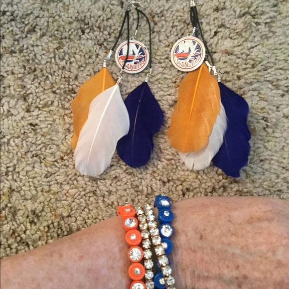 NY Islanders Hockey Vintage Feather Earrings Bracelet Set Y2K Sports Gift NEW - Picture 1 of 6